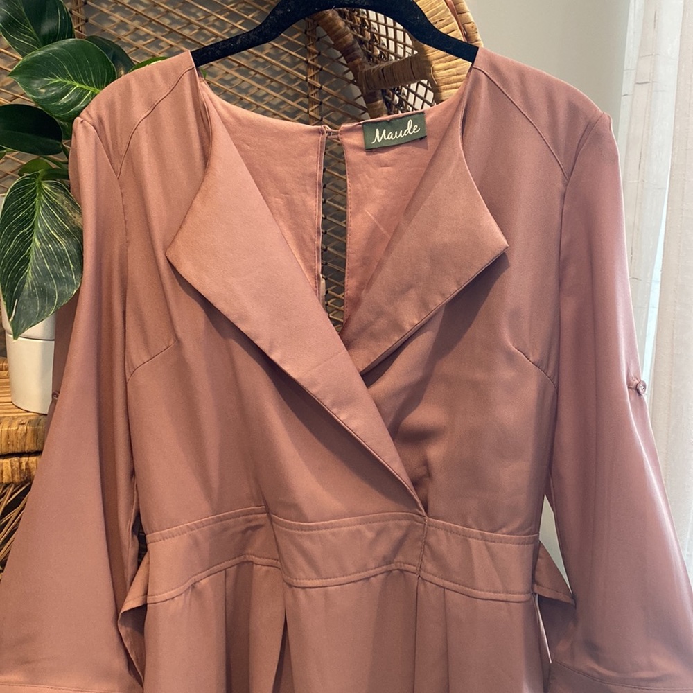 Light pink collard women’s dress with back slit - Picture 3 of 9